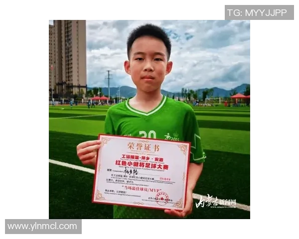 探寻当代足球运动员成长之路与赛场魅力全景解读深度剖析新时代传奇 探寻当代足球运动员成长之路与赛场魅力全景解读深度剖析新时代传奇